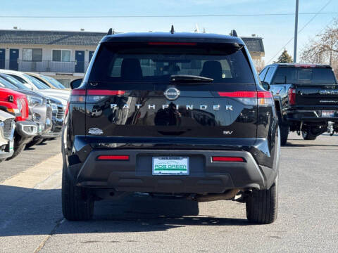 2022 Nissan Pathfinder SV