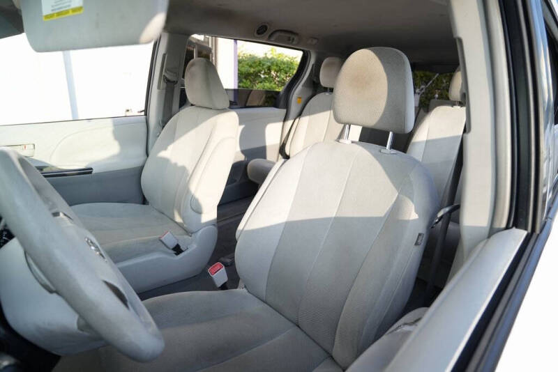 2011 Toyota Sienna Base 7-Passenger