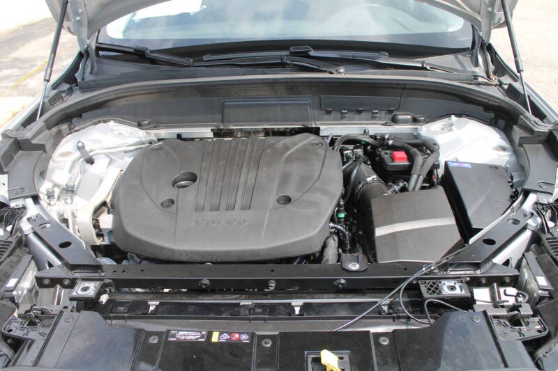 2024 Volvo XC60 B5 Core Dark Theme