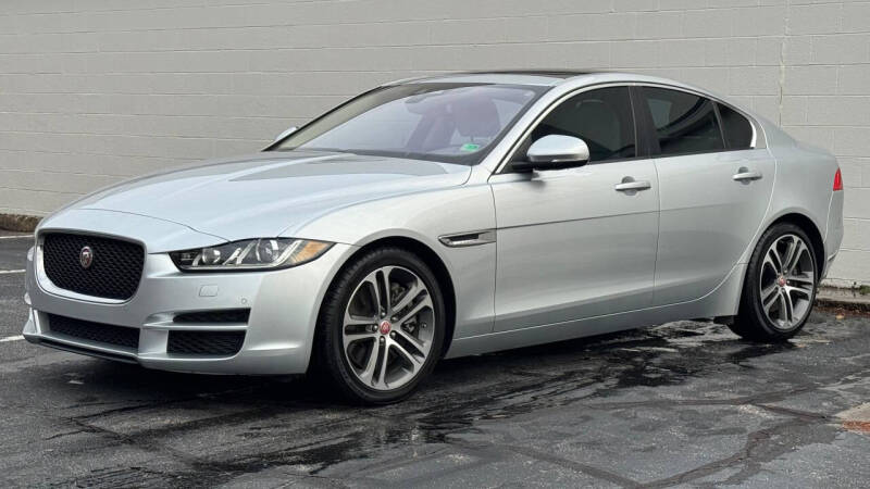 2017 Jaguar XE Premium's photo