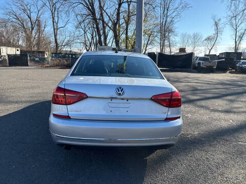 2016 Volkswagen Passat 1.8T R-Line