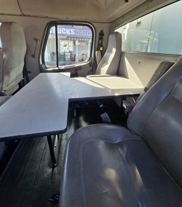 2014 Freightliner M2 106