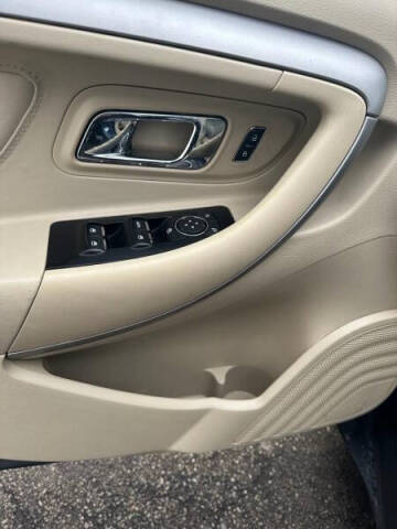 2016 Ford Taurus SE