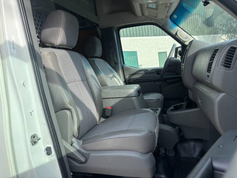 2020 Nissan NV Cargo SV photo 32