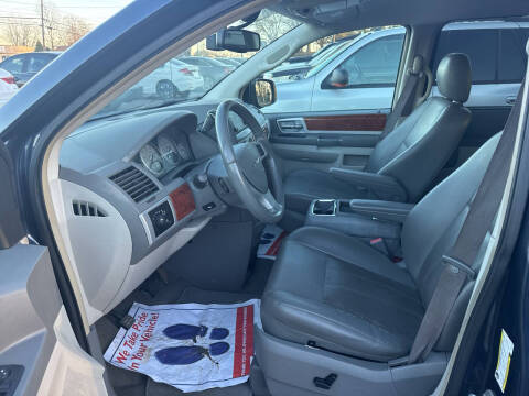 2009 Chrysler Town and Country Touring