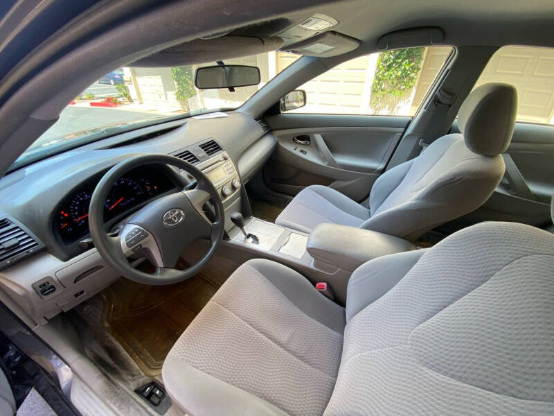 2010 Toyota Camry LE photo 9