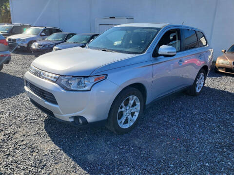 2014 Mitsubishi Outlander for sale at CRS 1 LLC in Lakewood NJ