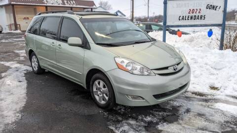 2007 Toyota Sienna for sale at Kidron Kars INC in Orrville OH