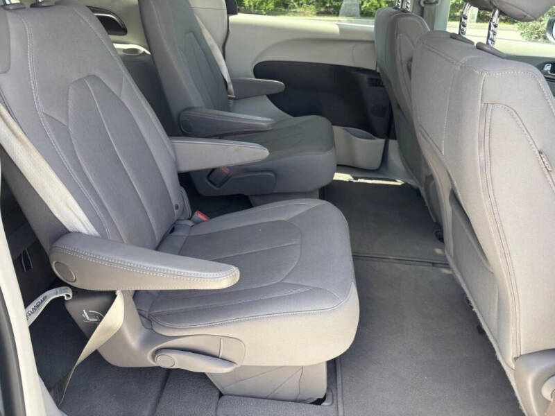 2021 Chrysler Voyager LX