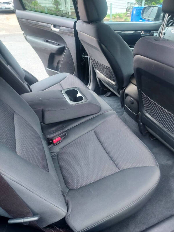 2011 Kia Sorento LX