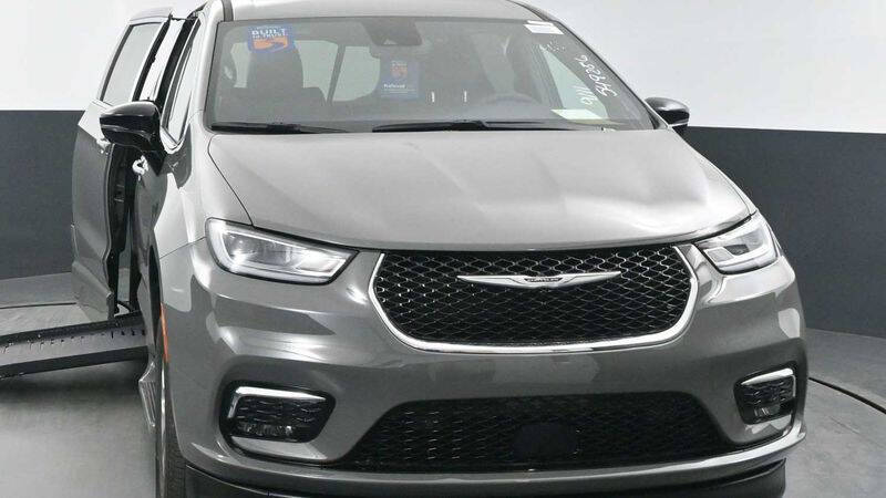 2025 Chrysler Pacifica Select