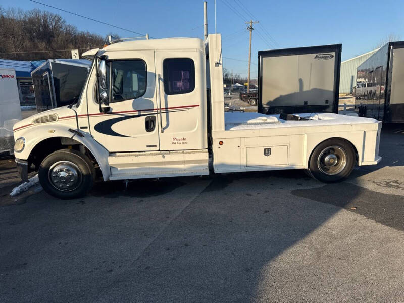 2006 Freightliner M2 106
