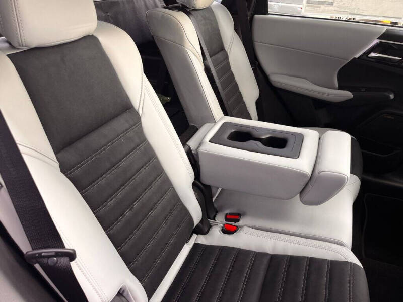 2026 Mitsubishi Outlander SE