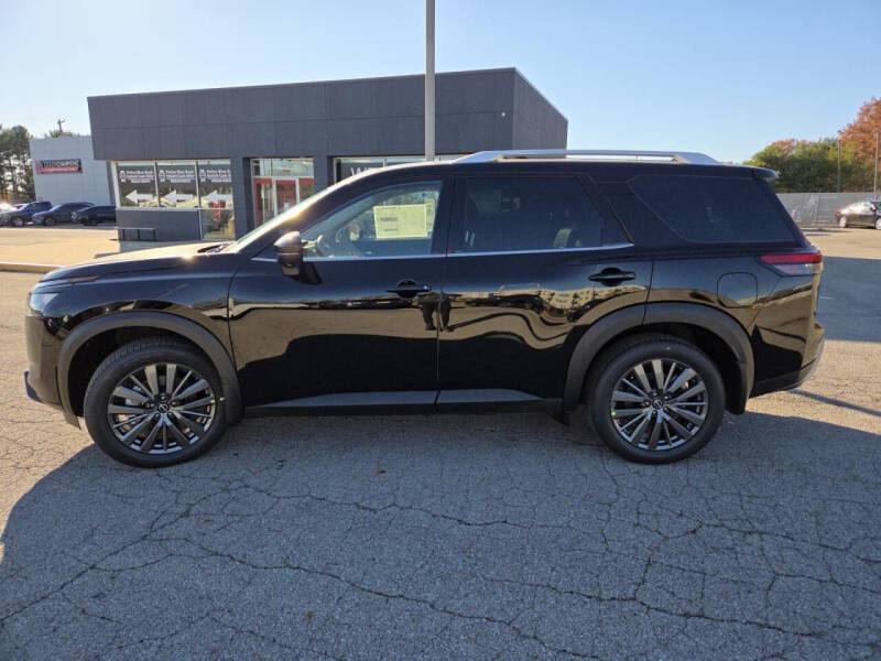 2025 Nissan Pathfinder SL