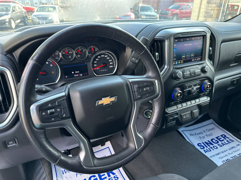 2021 Chevrolet Silverado 1500 LT photo 5