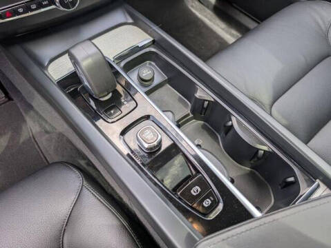 2025 Volvo XC60 B5 Plus Dark Theme
