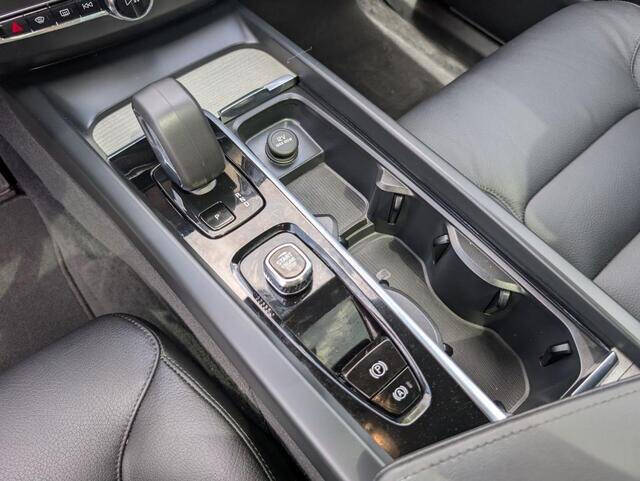 2025 Volvo XC60 B5 Plus Dark Theme