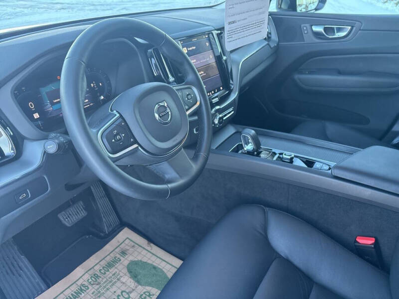 2025 Volvo XC60 B5 Core Dark Theme