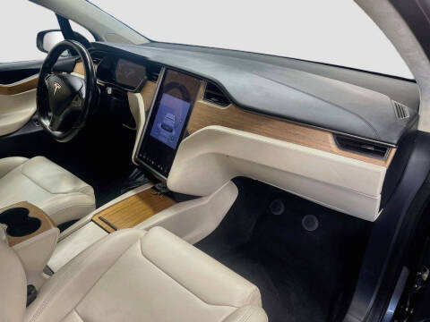 2019 Tesla Model X Standard Range