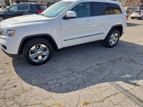 2013 Jeep Grand Cherokee for sale at D -N- J Auto Sales Inc. in Fort Wayne IN