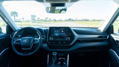 2022 Toyota Highlander LE