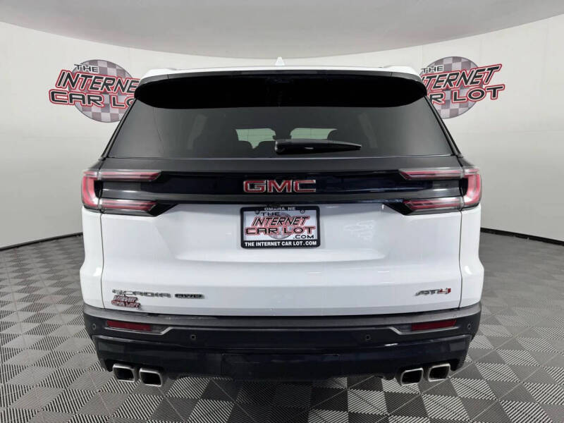 2024 GMC Acadia AT4