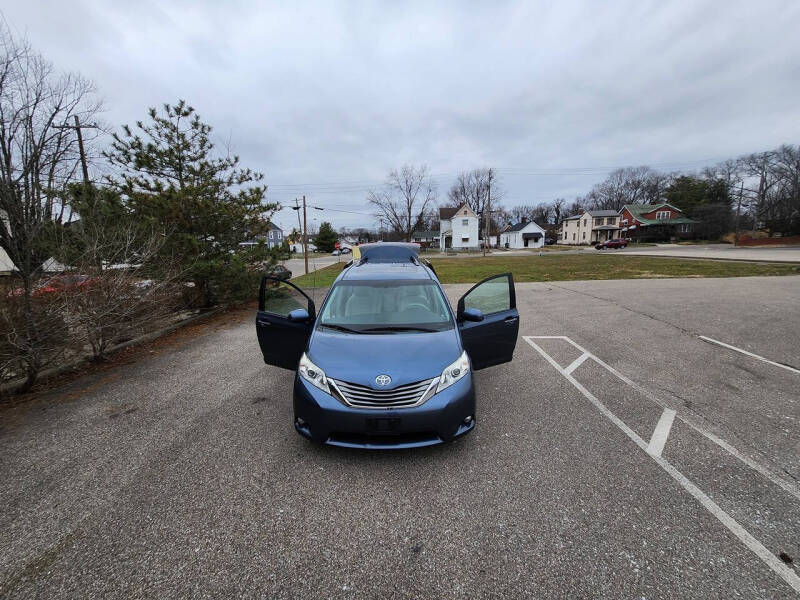 2013 Toyota Sienna XLE 8-Passenger