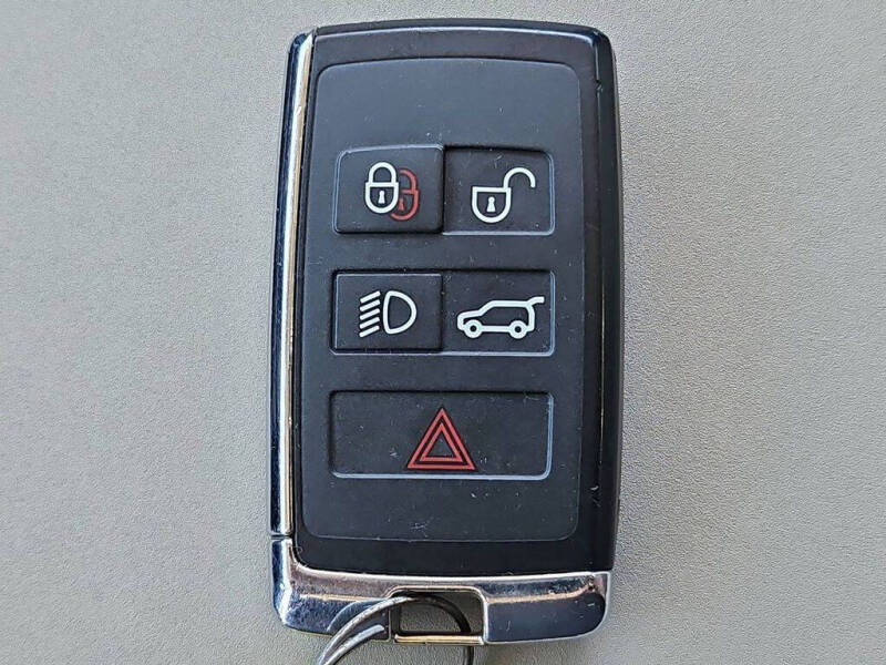 2020 Land Rover Defender 110 SE