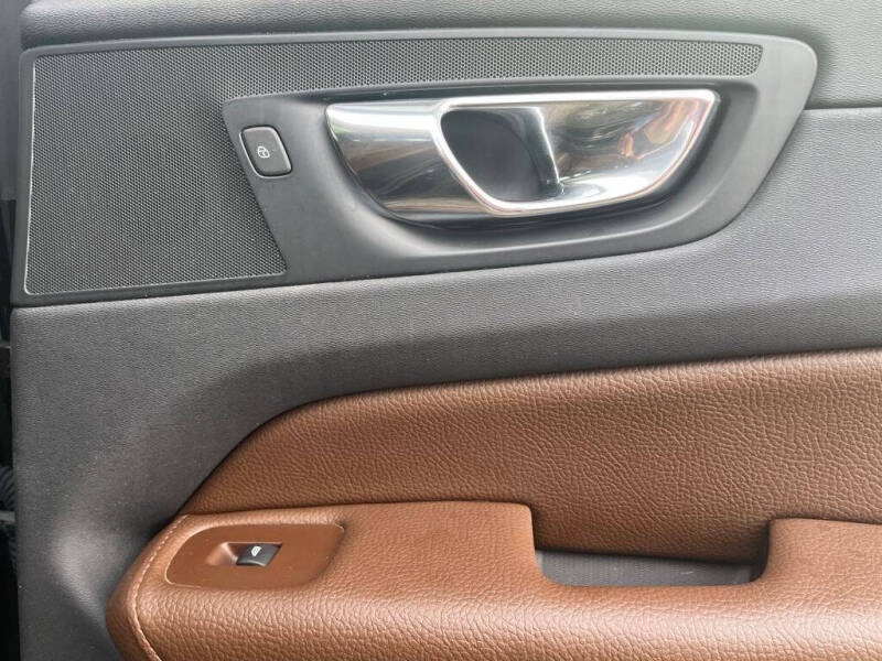 2018 Volvo XC60 T5 Momentum