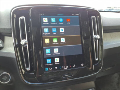 2025 Volvo XC40 B5 Core Bright Theme