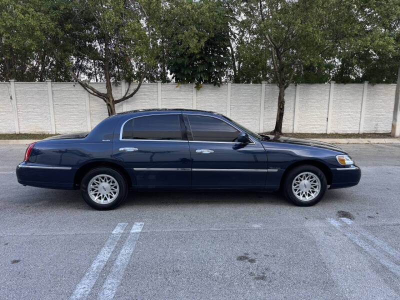 2002 Lincoln Town Car Signature