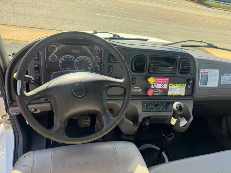 2015 Freightliner M2 106