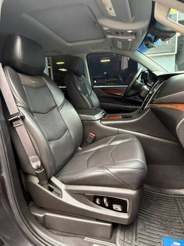2017 Cadillac Escalade Luxury