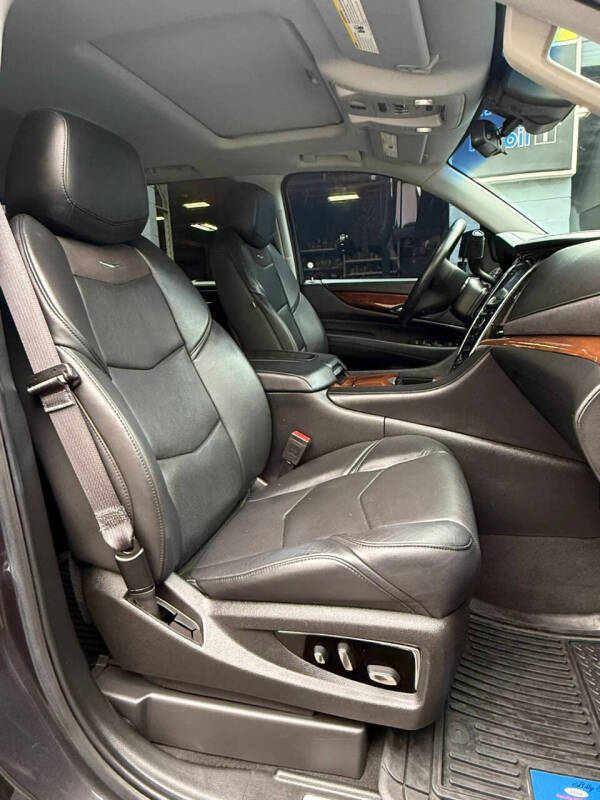 2017 Cadillac Escalade Luxury