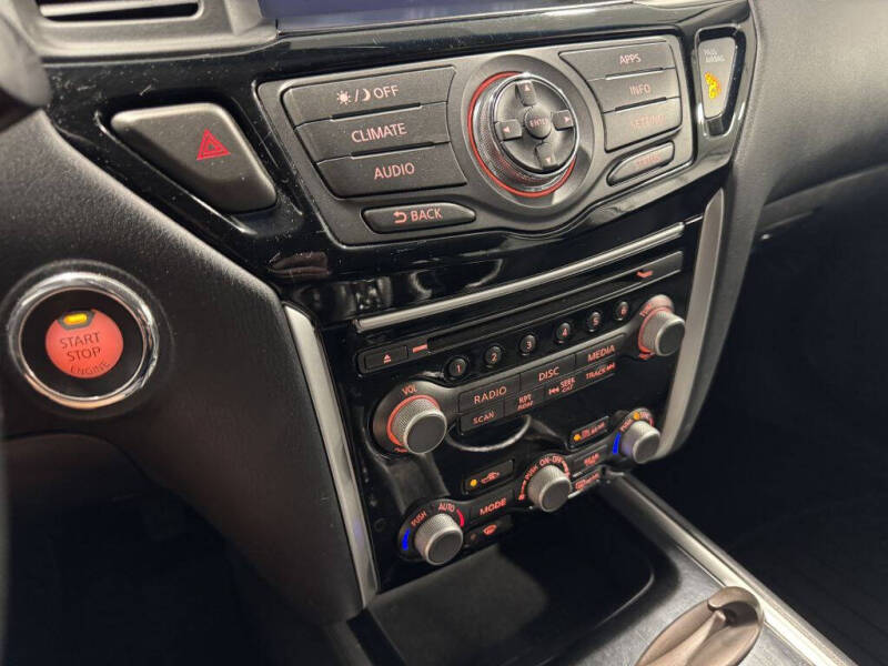 2019 Nissan Pathfinder SV