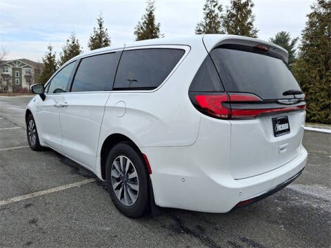 2023 Chrysler Pacifica Plug-In Hybrid Touring L