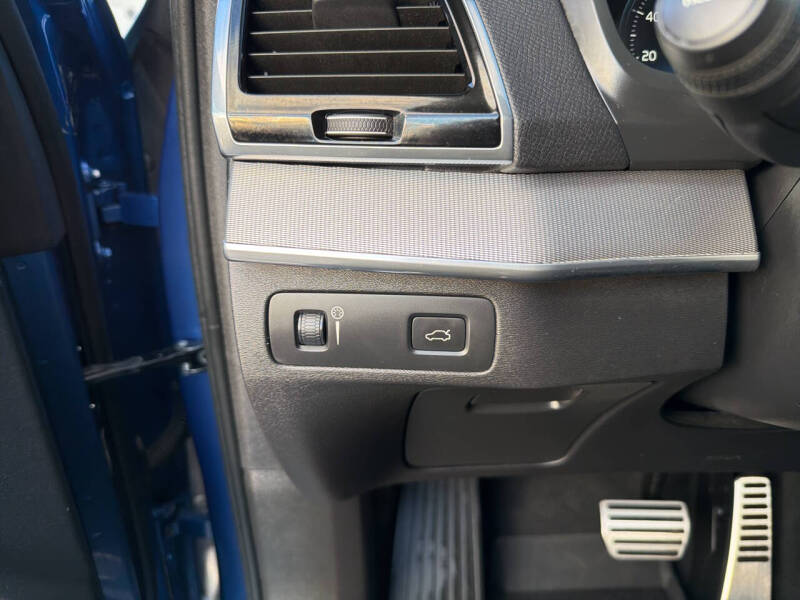 2018 Volvo XC90 T6 R-Design