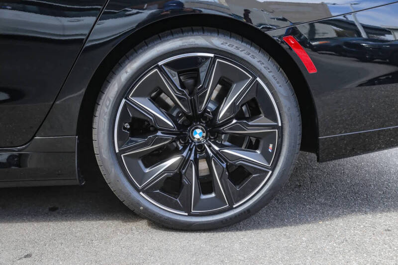 2025 BMW 7 Series 750e xDrive