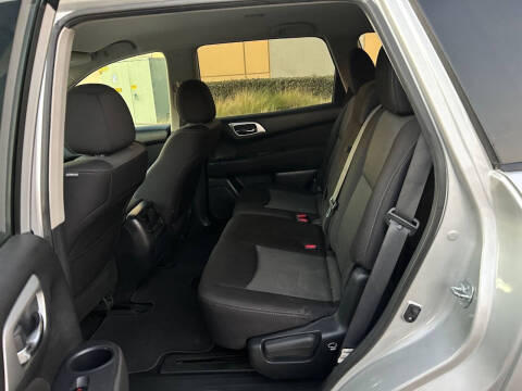 2017 Nissan Pathfinder SV