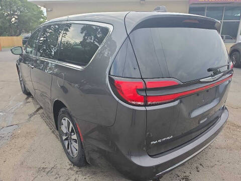 2022 Chrysler Pacifica Hybrid Touring L