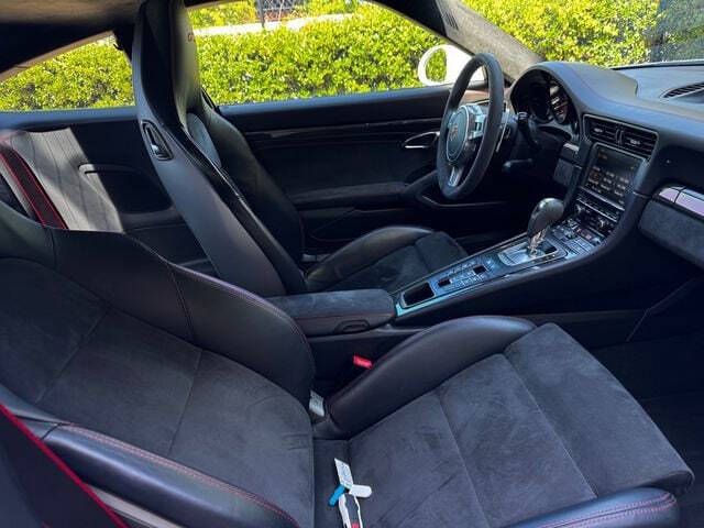 2016 Porsche 911 Carrera GTS