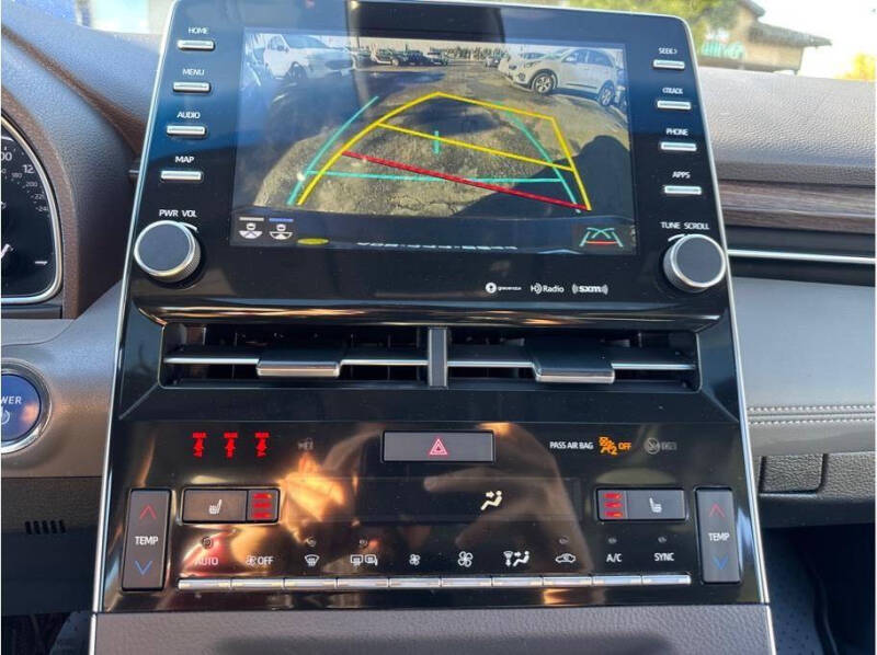 2020 Toyota Avalon Hybrid XLE