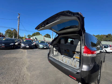 2012 Toyota Sienna XLE 8-Passenger
