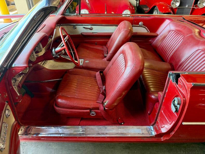 1962 Ford Thunderbird