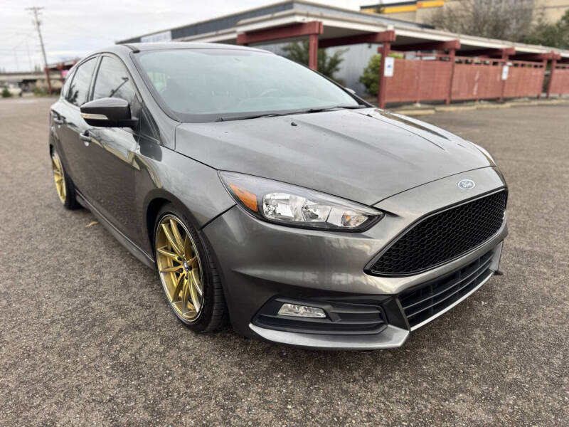 2017 Ford Focus ST's photo