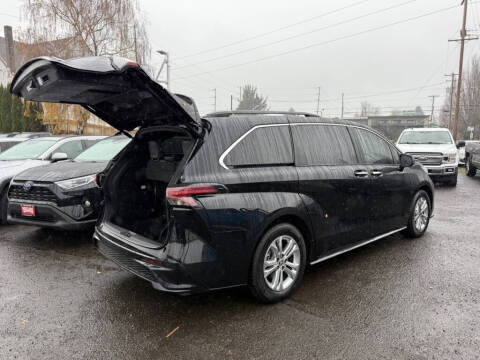 2022 Toyota Sienna XSE 7-Passenger