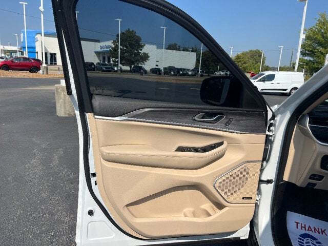 2022 Jeep Grand Cherokee 47