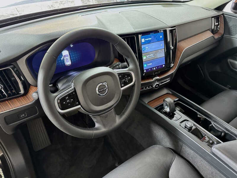 2023 Volvo XC60 B5 Plus Dark Theme