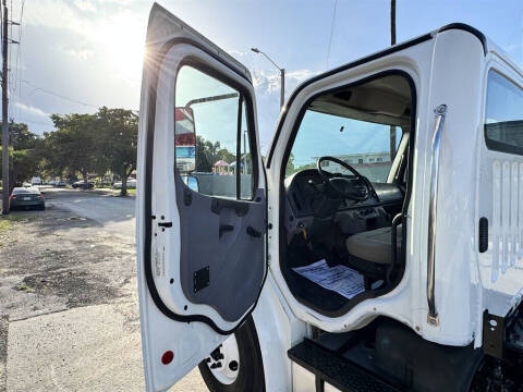2018 Freightliner M2 106