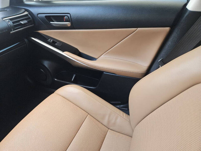 2017 Lexus IS 200t
